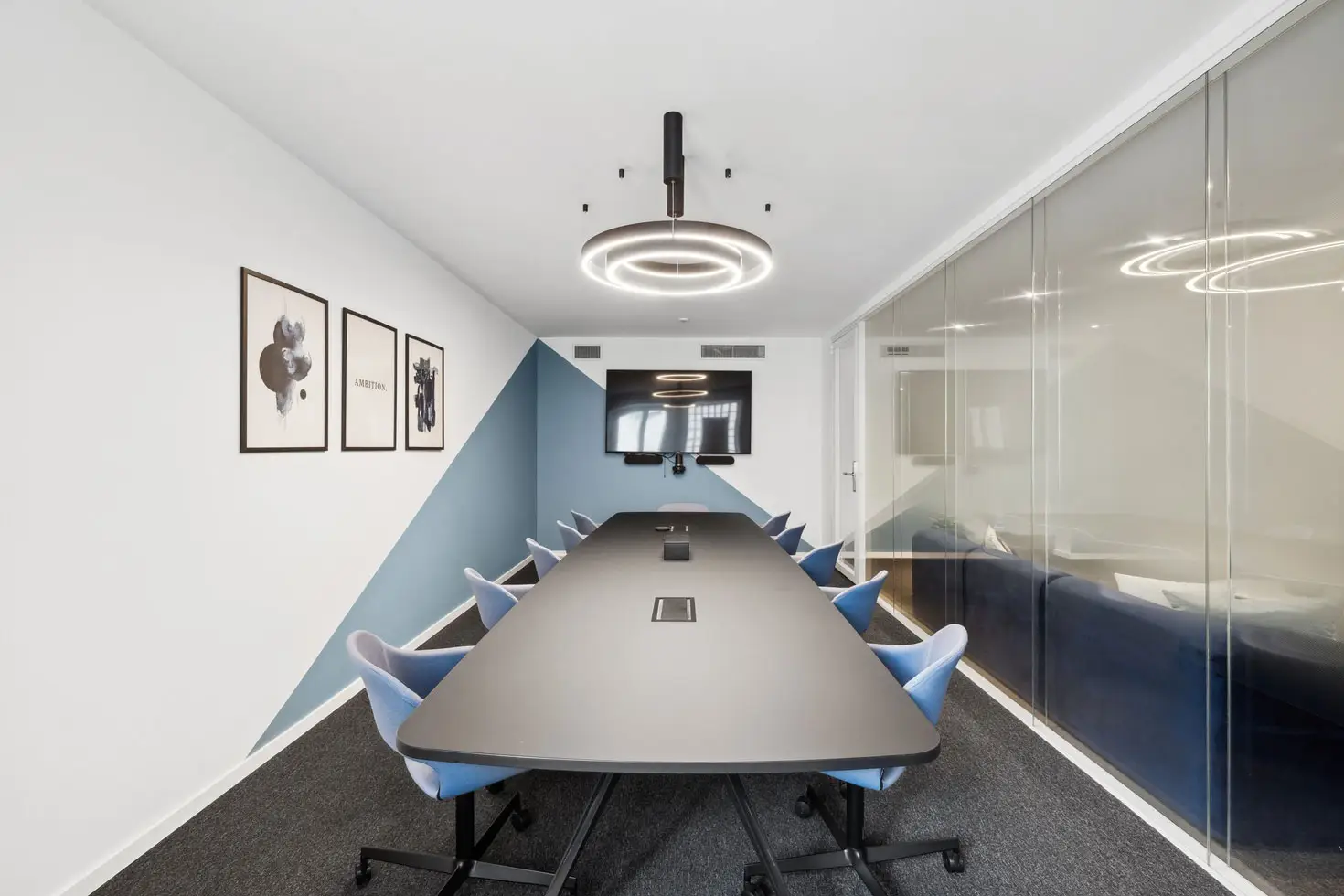 Cohérence peinture bleue d'un salle de réunion
