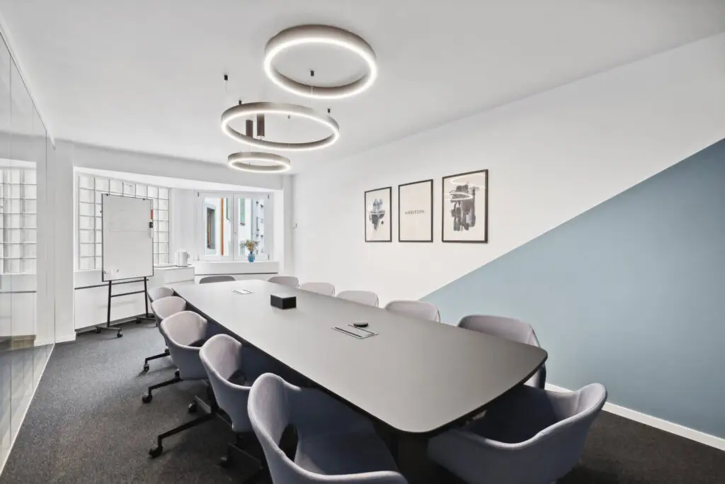 Touche bleu d'un salle de réunion