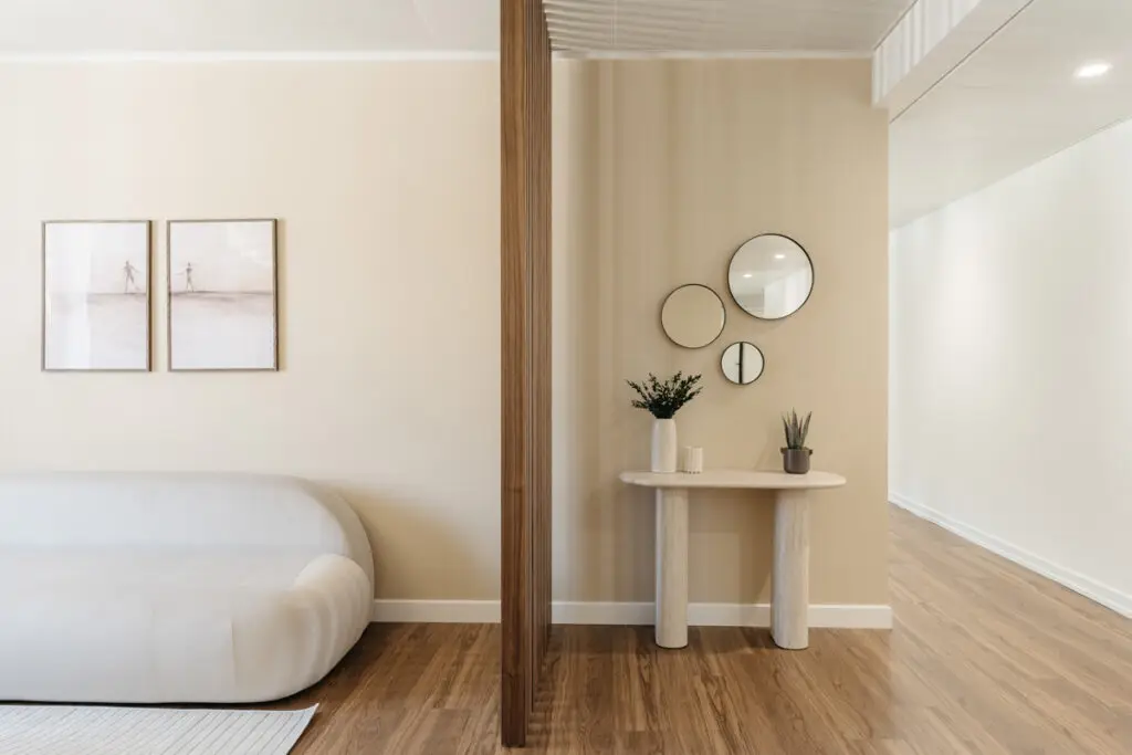 Arquebuse - Table dans un couloir